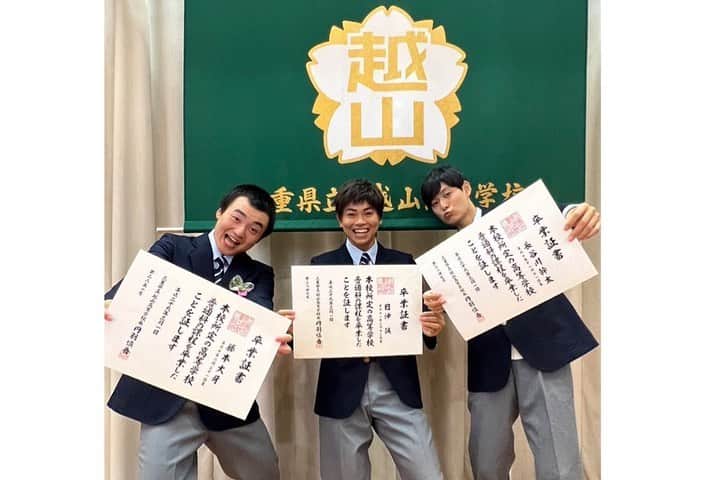 菅生新樹さんのインスタグラム写真 - (菅生新樹Instagram)「日曜劇場 #下剋上球児   第5話のご視聴ありがとうございました！！  日沖は卒業をして、社会人になりました✌️✌️  社会人になっても練習には顔を出すし、なんといってもやっぱりみんなに会いたいんです笑笑  そして南雲先生の家に突撃して、久しぶりに会って沢山笑って話をしました。  先生と僕たちの絆は変わりませんし、一緒に過ごしてきた時間も嘘じゃないです。  部員たちもそれぞれが少しずつ成長してました。  一年前と比べると顔つきが違うし、野球に対しての意識も全然変わってきてました。  来週の6話、越山2度目の夏です。  新しい一年生たちも加わったみんなで負の歴史変えるぞ！！！  6話もお楽しみに！！  #tbs  #日曜劇場  #下剋上球児  #日沖誠  #菅生新樹」11月12日 22時12分 - sugouaraki_official