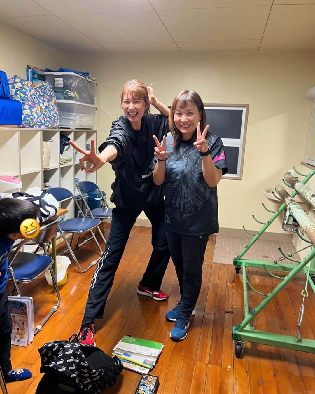 のインスタグラム：「. テンさんに誘ってもらって 小学生のみんなとバレーボールしてきました☺️🏐✨ . 短い時間だったけど、グングン吸収するみんなに感激😳👏 これからも頑張ってねー☺️✊🏼 . . テンさん、ありがとうございました💕 ( テンさんの息子たち、ママ大好きがでちゃっててかわいすぎ😍🫶🏼 ) . . 淡路島のお野菜たくさんいただいた🧅🥦 ありがとうございます🥹！ @shimasodachiseika」