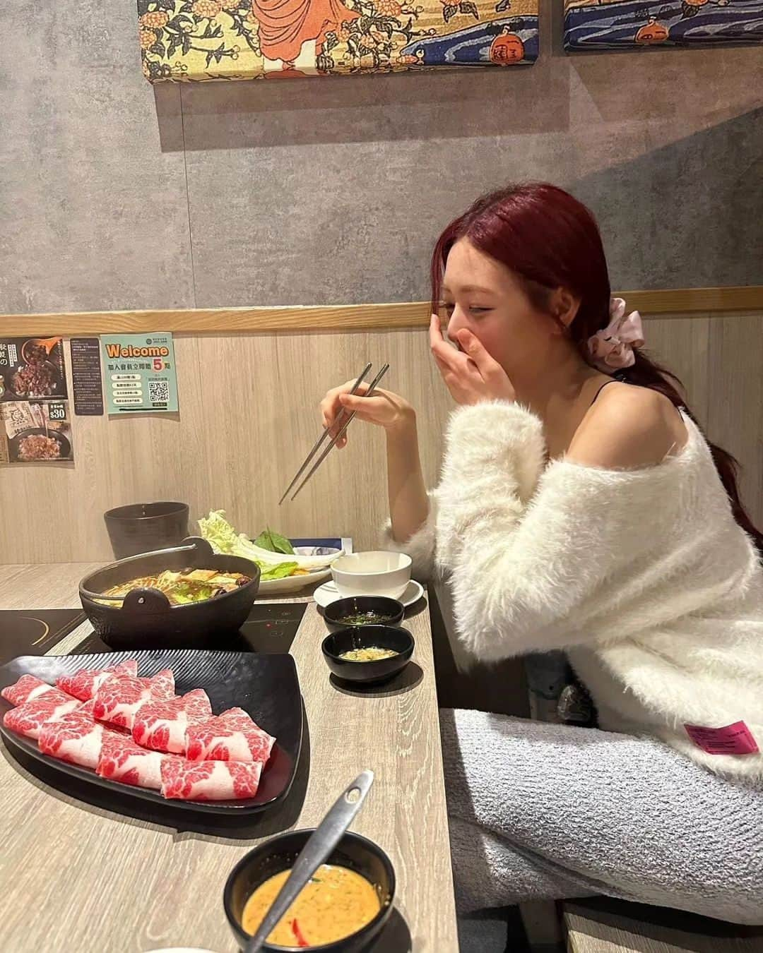 ユナさんのインスタグラム写真 - (ユナInstagram)「Yum😊  #ITZY #있지 #YUNA #유나 #jyp #jype #kpopl4l #straykids #ShinRyujin #신류진 #HwangYeji #Ryujin #Lia #LeeChaeryeong#Chaeryeong #채령 #ShinYuna #kpop#idol #girlgroup#twice#straykids#aespa#blackpink #yeji #예지#류진 #aespa #nmixx #explore #explorepage #bts」11月12日 22時13分 - yunajyp_itzy