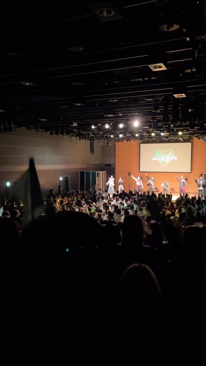 のインスタグラム：「#LoveForEVER のステージを少し公開✨ PSYCHIC FEVERとForEVERの姿を お届けします💚  #PSYCHICFEVER #ForEVER」