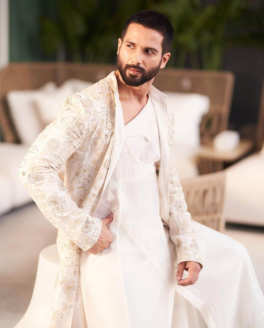 シャーヒド・カプールさんのインスタグラム写真 - (シャーヒド・カプールInstagram)「HAPPY DIWALI 🪔」11月12日 22時25分 - shahidkapoor