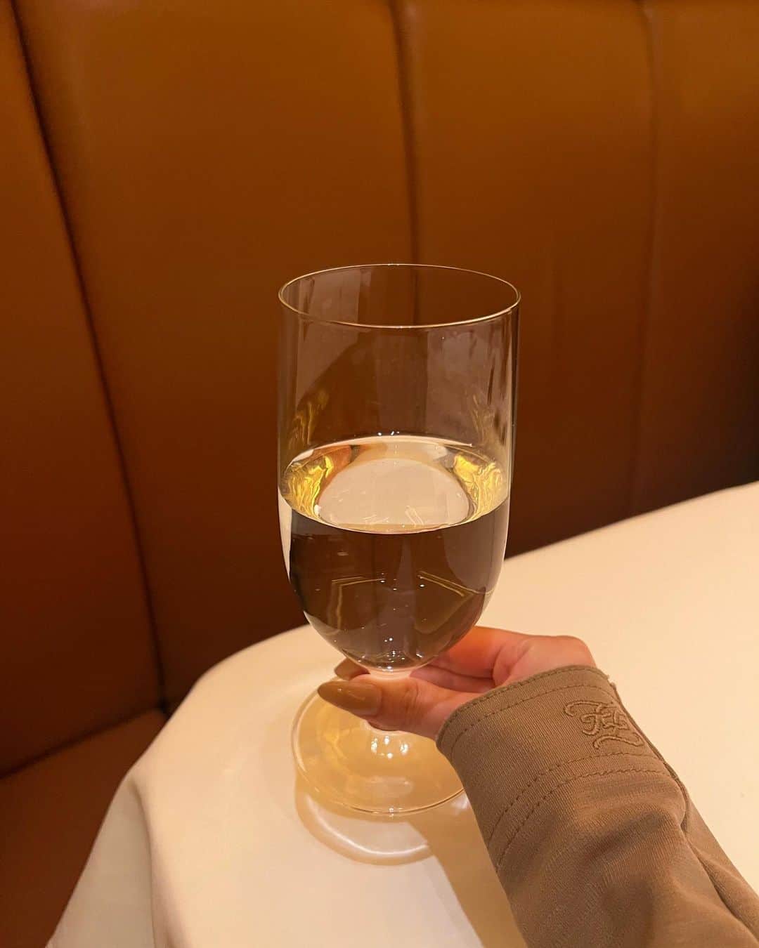 ミチのインスタグラム：「いい時間を過ごしてます⏳♡ 前は自分にとって不都合な事は全部嫌な事だとして捉えてたけど、毎日を過ごしていくうちに今よりより良くなるための通過地点だと思うようになってからは全てがどうでも良くなったよ🍻」