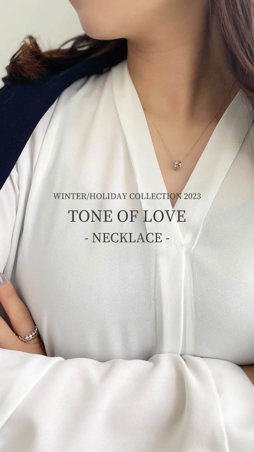 のインスタグラム：「【TONE OF LOVE - NECKLACE -】 WINTER/HOLIDAY COLLECTIONから登場した”TONE OF LOVE”シリーズから、ネックレス2型をご紹介！ K10YG×K10WGモデルは、ALL地金のハートがぴったりと重なるスタイリッシュなデザイン。 程よいボリュームで、デイリー使いから特別なシーンまで胸元を華やかに彩ります。 K18YG×Pt950モデルは、ハートとドロップが重なり、ドロップ部分にはダイヤモンドが施されたラグジュアリーなデザイン。 トレンドのコンビネーションで洒落感ある胸元へと導きます。  #starjewelry #スタージュエリー #winterholidaycollection #winterlimited #winter #数量限定 #heart #ハート #necklace #ネックレス #diamond #ダイヤモンド #jewelry #ジュエリー」