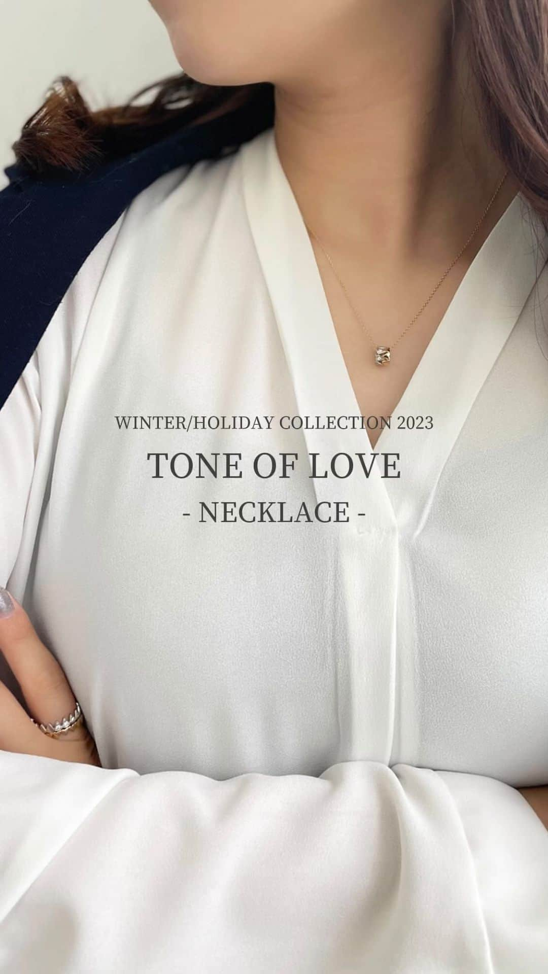 starjewelry_pressのインスタグラム：「【TONE OF LOVE - NECKLACE -】 WINTER/HOLIDAY COLLECTIONから登場した”TONE OF LOVE”シリーズから、ネックレス2型をご紹介！ K10YG×K10WGモデルは、ALL地金のハートがぴったりと重なるスタイリッシュなデザイン。 程よいボリュームで、デイリー使いから特別なシーンまで胸元を華やかに彩ります。 K18YG×Pt950モデルは、ハートとドロップが重なり、ドロップ部分にはダイヤモンドが施されたラグジュアリーなデザイン。 トレンドのコンビネーションで洒落感ある胸元へと導きます。  #starjewelry #スタージュエリー #winterholidaycollection #winterlimited #winter #数量限定 #heart #ハート #necklace #ネックレス #diamond #ダイヤモンド #jewelry #ジュエリー」