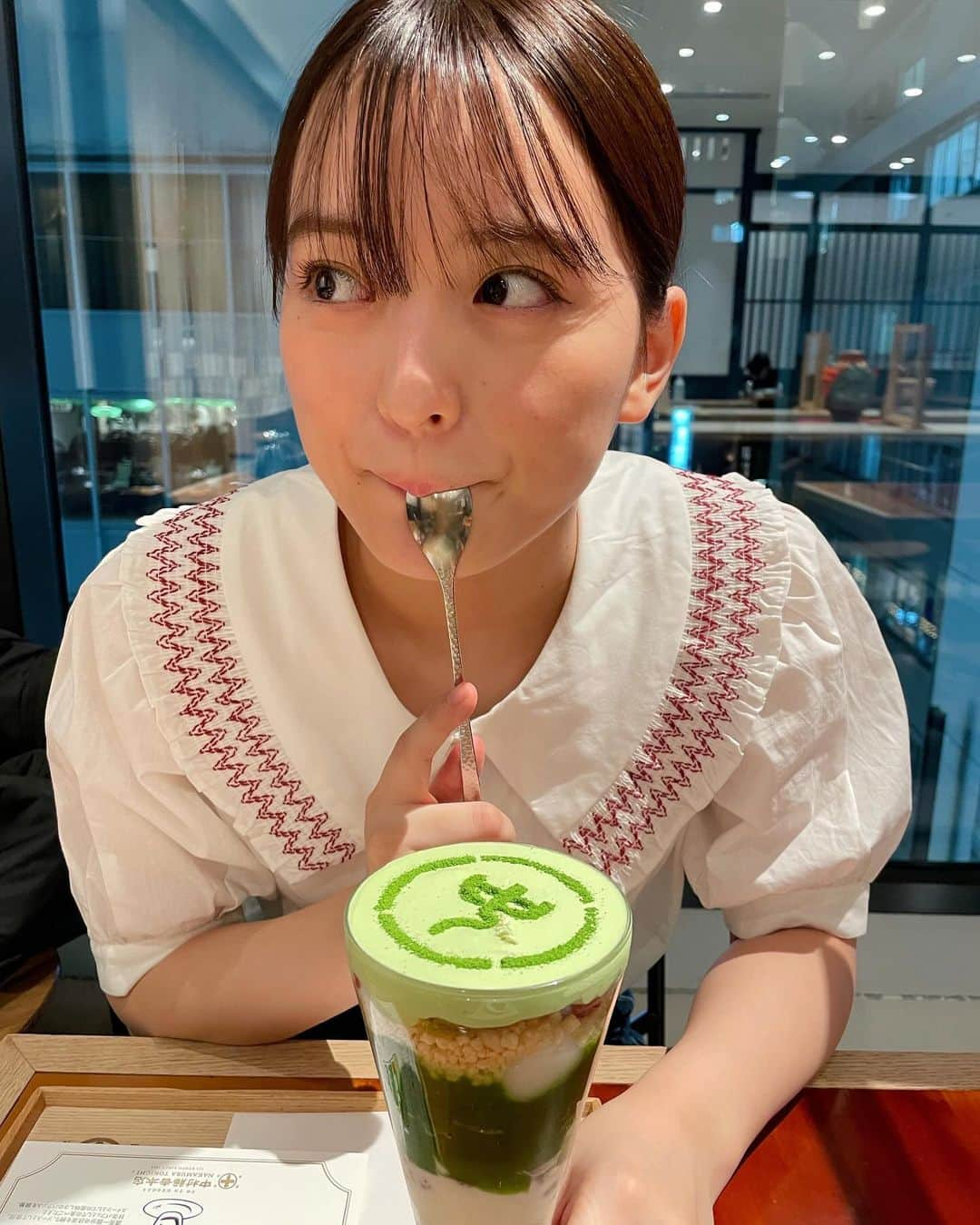 清井咲希のインスタグラム：「. ずーーーっと抹茶が好き💚 最近はまた和菓子ブームが来ております🍡  #カフェ#カフェ巡り#デザート#スイーツ#パフェ #休日#お出かけ#京都#前髪#ヘアアレンジ  #さきてぃ#清井咲希#スターダストプロモーション」