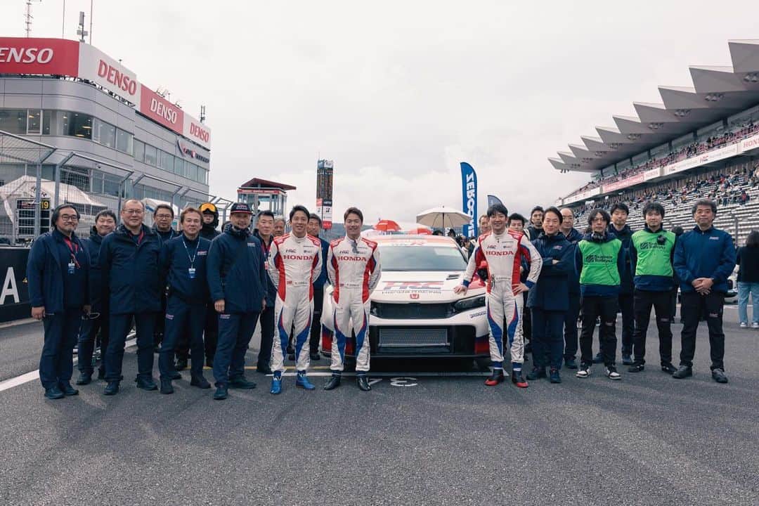 伊沢拓也のインスタグラム：「今シーズン最後のレースはS耐。  24hから始まり、大変な時期もあったけど、最終的に自分達の目標を達成出来ました！ Team HRCの一員として関われた事、誇りに思います。  そして、HRDCの皆さんFL5でのチャンピオン獲得おめでとうございます✨最後まで追いつけなかった！！」