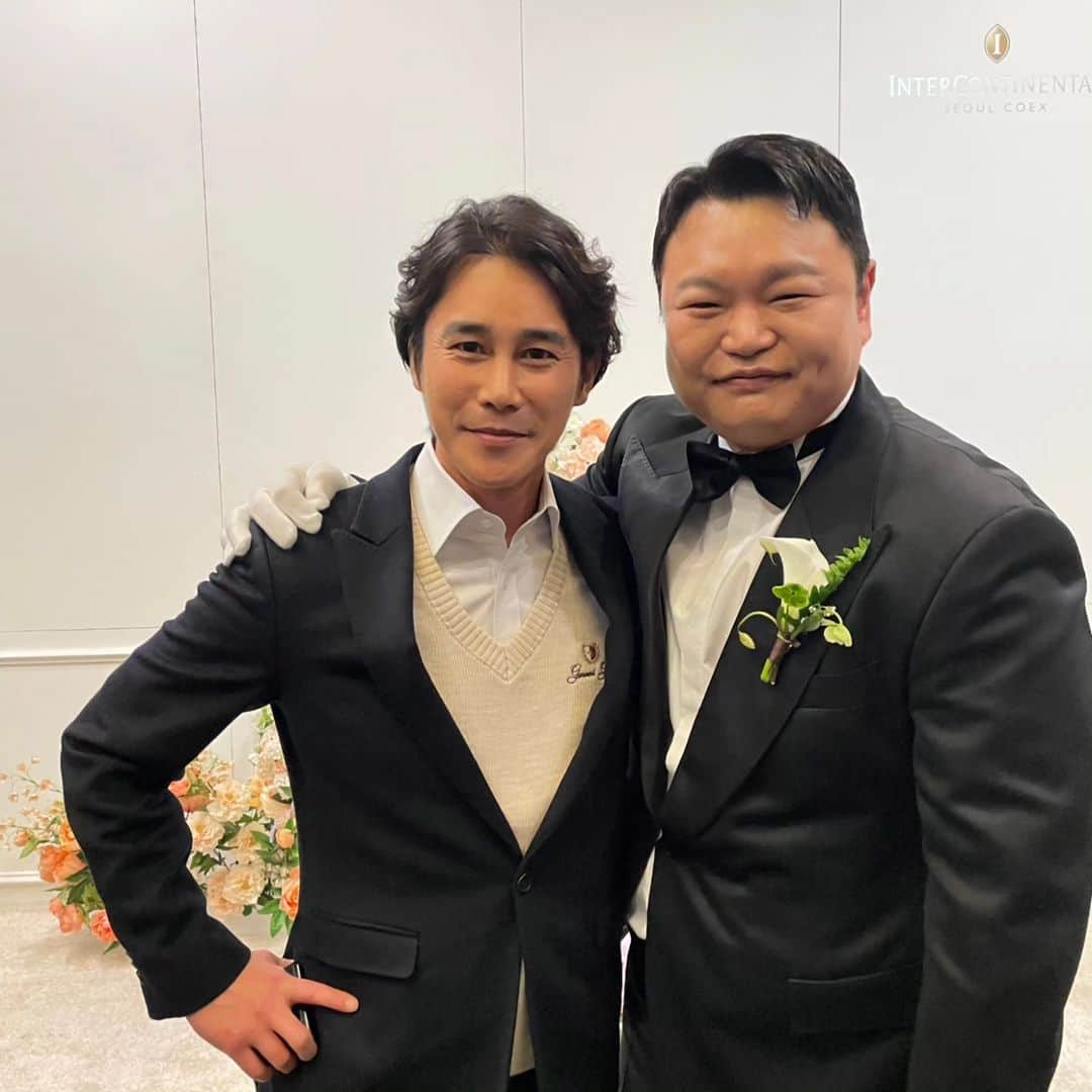 チョン・テウのインスタグラム：「우리는 키드캅 🚔  @gyupil 브랜드평판 4위 규필아..😆 요즘 하는 일들이 잘되서 축하하고, 좋은 동반자를 만나게 된건 더욱 축하한다.  행복하길 기도할께^^」