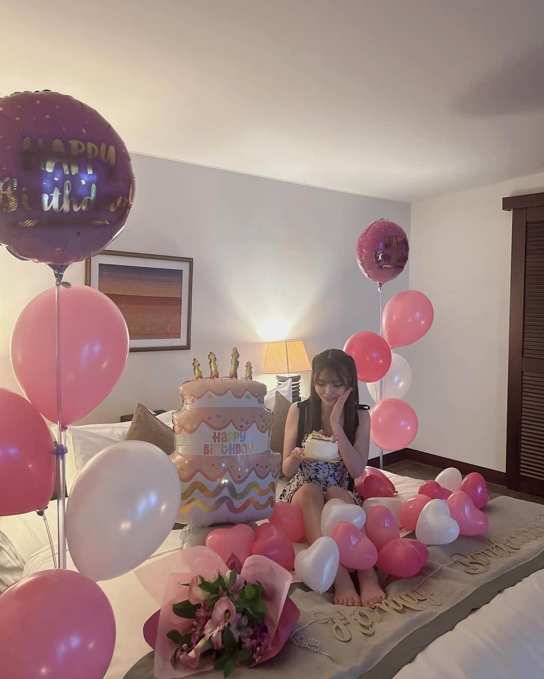 YURINAのインスタグラム：「👸🏼🎂💝🤍💕」
