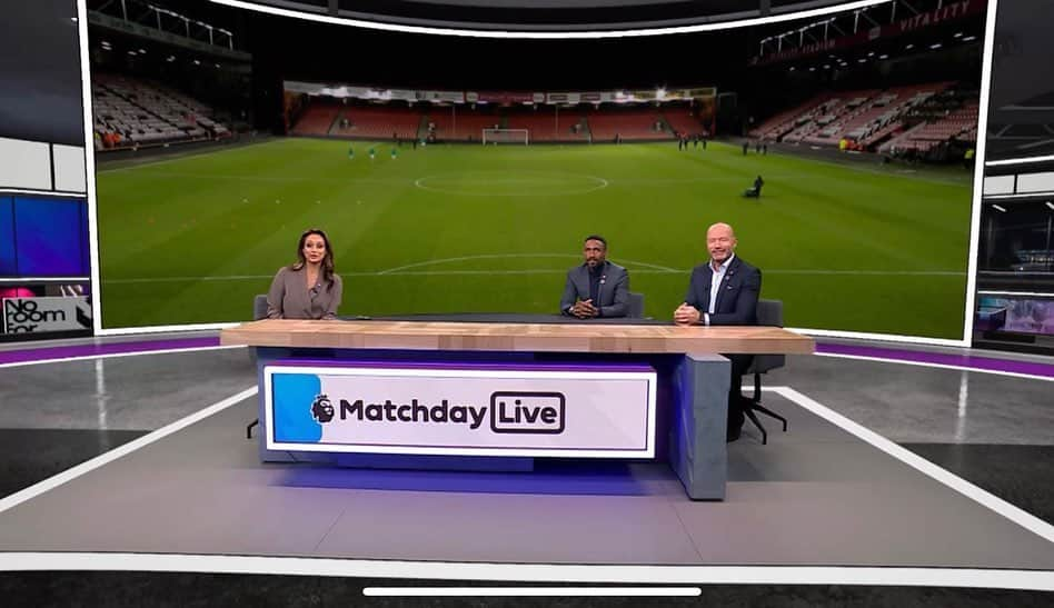 ジャーメイン・デフォーさんのインスタグラム写真 - (ジャーメイン・デフォーInstagram)「Top @premierleague show yesterday with @alanshearer. Some goals between us two 😜   🎤 @seemajaswal   Hope everyone has a blessed Sunday」11月12日 22時38分 - iamjermaindefoe