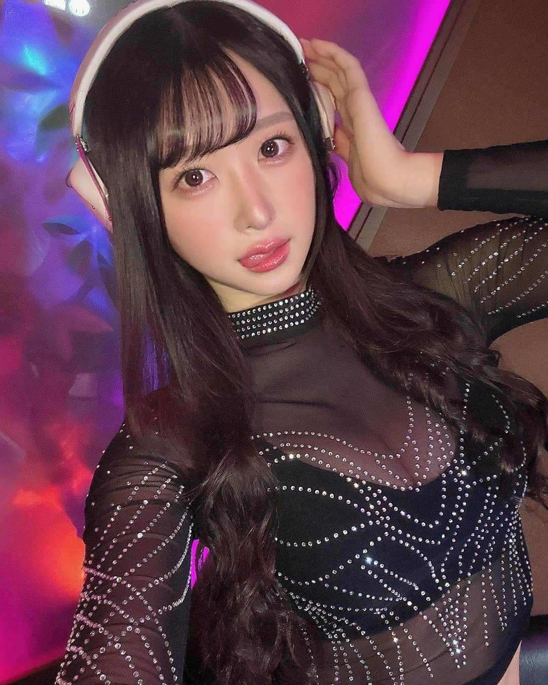 真島なおみのインスタグラム：「アップver.も💜🎧💿💋 改めて本日は「CLIMAX」@ SEL OCTAGON TOKYO ありがとうございました！！盛り上がってたね♥️🥰 とっても楽しかったです✨ 落ち着いて楽しくDJプレイができました🌸  みんなの顔もしっかり見えてたよ！！ ありがとう✨♡また会おうね💜  #今日の真島 #DJ真島ナオミ  . . #japanesegirl #model #sexy #selfie #animegirl #셀카  #셀스타그램 #패션스타그램　#데일리 #asiangirl #cosplay #좋아요  #맞팔 #YouTube #グラビア #日系穿搭 #コスプレ #女孩 #소녀　#长发 #japan #girl #followme #ootd  #lingerie #music #DJ #club」
