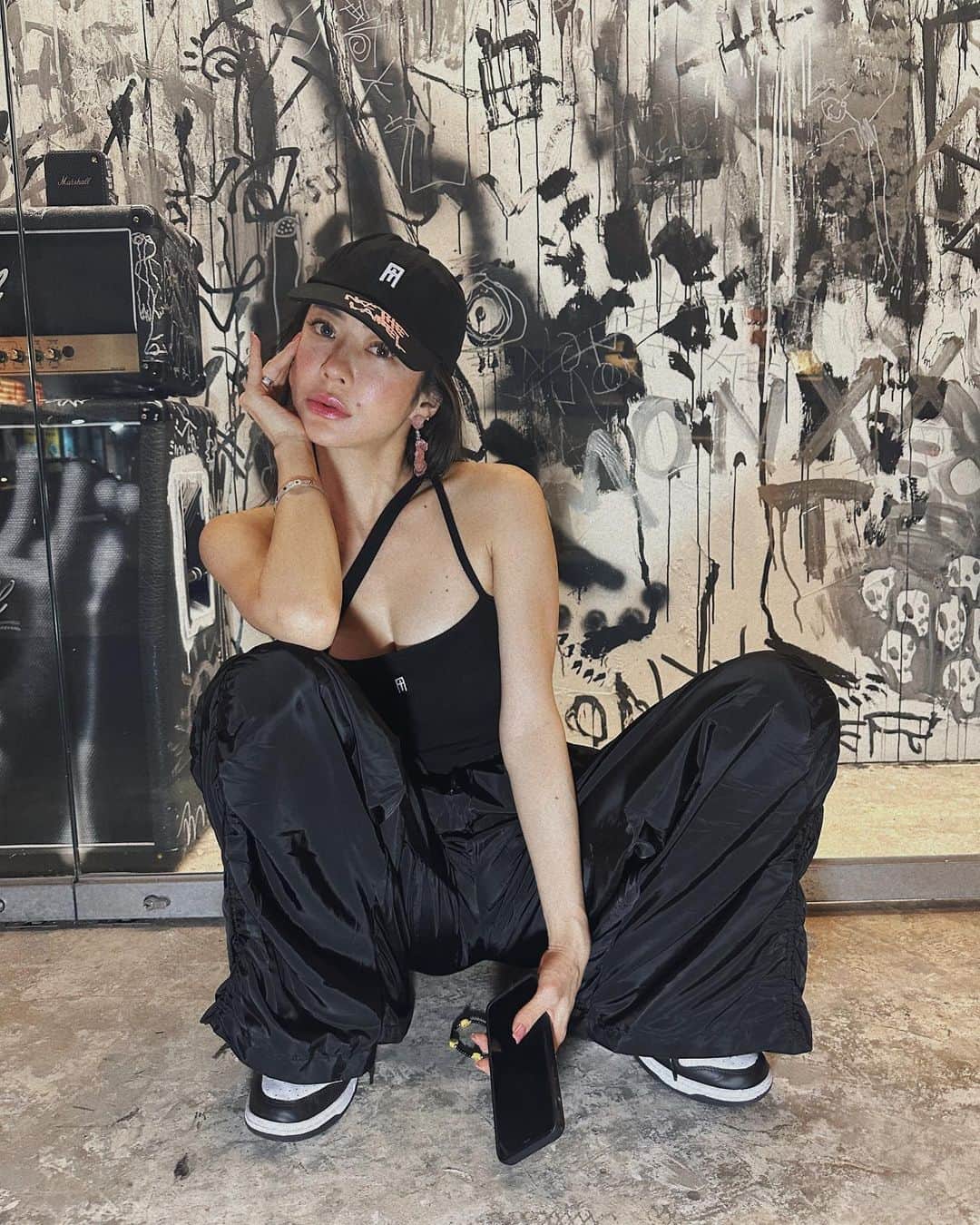 松岡李那のインスタグラム：「How is your Sunday🖤 Me: slept all day 🥹💤 Eat my Fav Chicken Pot 🐓 @n.c.thelabel  #毎日投稿challenge  @linahxoxo 💕 #ootd #ncthelabel」