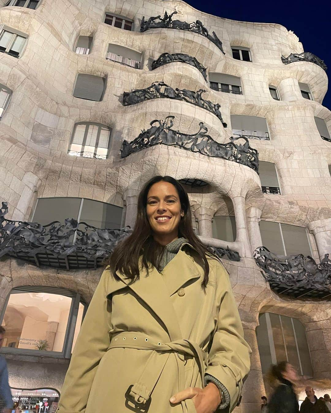 アナ・イバノビッチのインスタグラム：「Barcelona photo dump 🇪🇸🫶🏼」