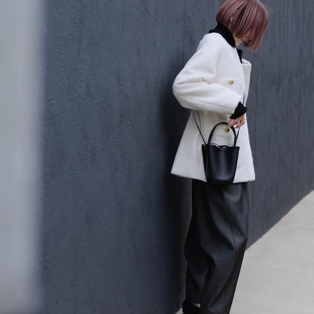 j.chikaさんのインスタグラム写真 - (j.chikaInstagram)「⁡ ⁡ ♡ ⁡ とても軽く保温性の高い中綿を使用しているそうで ほんまに軽くてふんわり、肩も凝らず防寒できるよ♪ しかも、可愛い♡ 金ボタンで綺麗めもカジュアルも🙆‍♀️ ⁡ ⁡ ⁡ @celford_official @celford_we_love_ #CELFORD #celfordwelove #セルフォード #PR」11月12日 22時47分 - chikako.hongo
