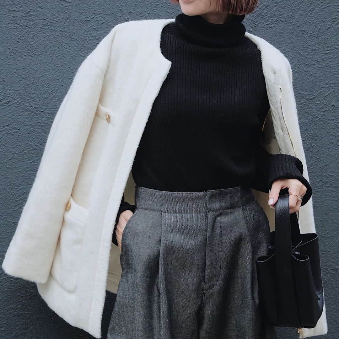 j.chikaのインスタグラム：「⁡ ⁡ ♡ ⁡ とても軽く保温性の高い中綿を使用しているそうで ほんまに軽くてふんわり、肩も凝らず防寒できるよ♪ しかも、可愛い♡ 金ボタンで綺麗めもカジュアルも🙆‍♀️ ⁡ ⁡ ⁡ @celford_official @celford_we_love_ #CELFORD #celfordwelove #セルフォード #PR」