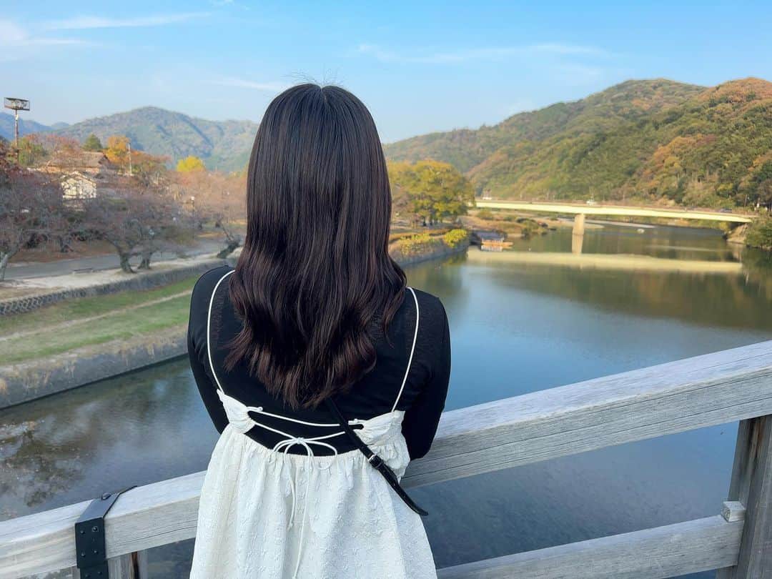藤原あずさのインスタグラム：「. 髪伸びた✌🏻  スコーン好きすぎて毎日摂取したい スコーン専門店いきたい💭  あ、もずくは毎日摂取してる  おやすみ🌙」