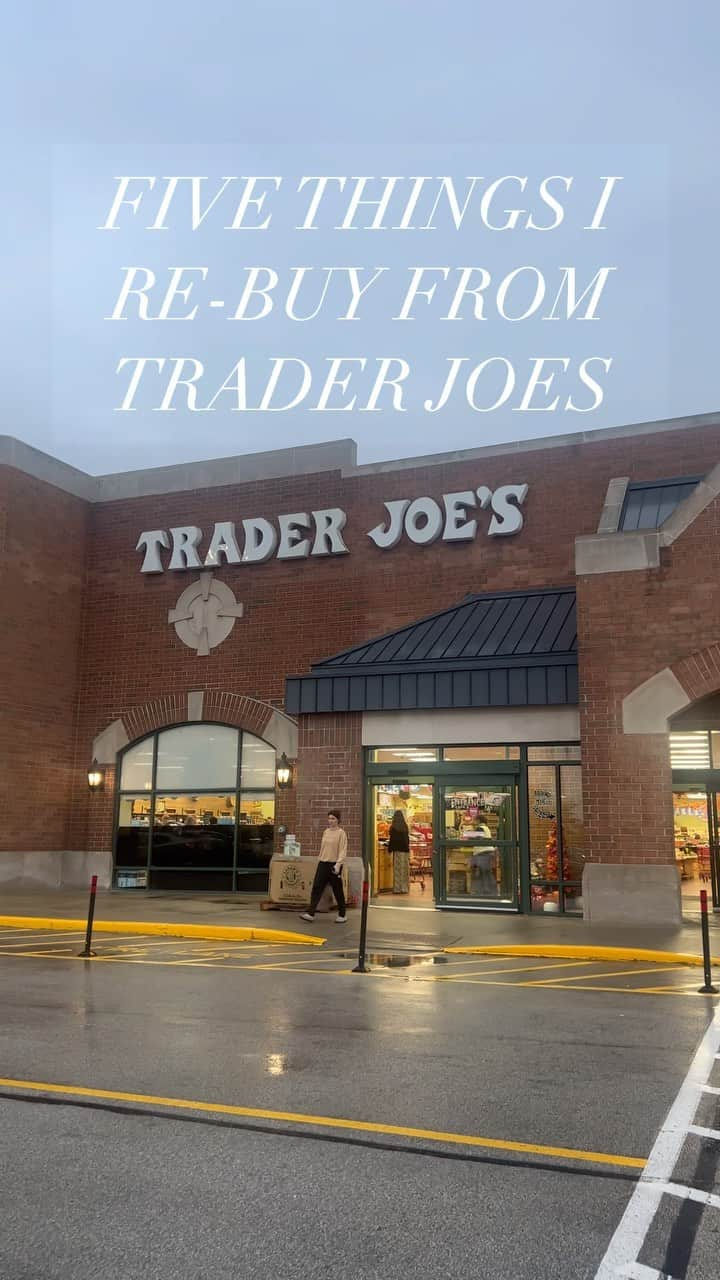 Anna Jane Wisniewskiのインスタグラム：「Going grocery shopping today? I’m a Sunday shopper over here. Here are some somewhat random staples I keep rebuying from #traderjoes. Drop your rebuys below!」