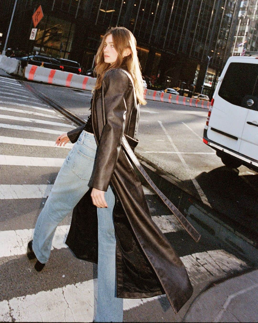 ZARAのインスタグラム：「DENIM COLLECTION #zara #zarawoman  Thank you @lindseylenoard  Hair @lucas.a.wilson Make up @dickpageface Photographer matteomontanariphotography」