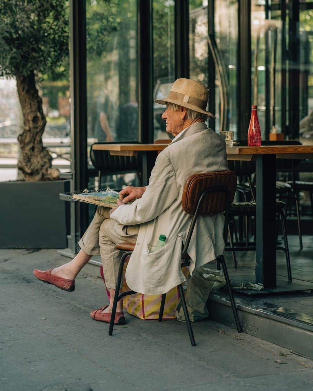 AnOther Magazineのインスタグラム：「Emerging photographers! Every week we’re spotlighting your images #AMWeeklyPhoto⁠⁠⁠ ❤️⁠ ⁠⁠⁠ This week’s submission is captured by photographer @davideor94 📸⁠ ⁠ ⁠ ⁠ Swipe through to find out the details for submission ➡️⁠」