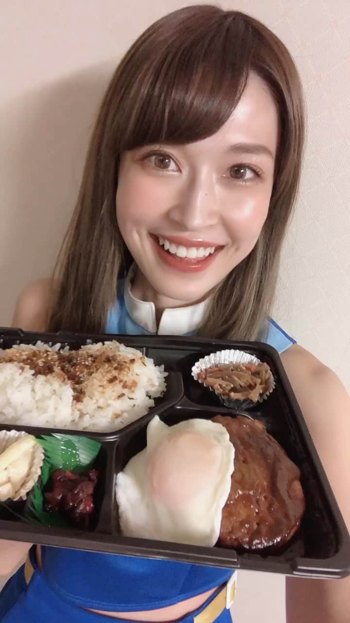 桐谷流華のインスタグラム：「#けいりんメシ  明日までです💖 ⁡ ❶ @hiratsukakeirin_shonanbank  をフォロー ❷ #けいりんメシ を付けて競輪場のごはんを投稿 ⁡ 抽選でおしゃれタンブラーが当たります✨️☕️ ⁡ ちなみにこれは浜っ子餃子さんのお弁当🍱😋 なんと500円❣️ このボリュームでワンコインは凄い👏😻 ⁡ 皆のけいりんメシ気になる🤤🚴‍♀️」