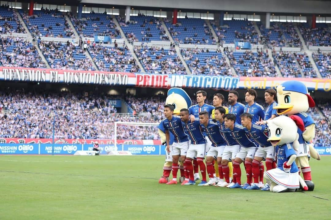 吉尾海夏さんのインスタグラム写真 - (吉尾海夏Instagram)「. マリノスファミリー全員で掴んだ勝利💙🤍❤️  最後まで勝ち続ける🔥  #jリーグ  #marinos  #マリノス」11月12日 22時59分 - kaina.yoshio