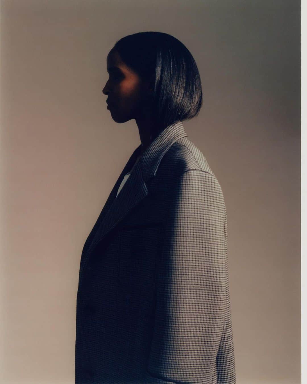 サルヴァトーレ・フェラガモのインスタグラム：「Off` stage at the #FerragamoNewRenaissance Campaign. Zainab. Tailored precision. Lensed by @heikkikaski Concept and Creative Direction @ferdinandoverderi」