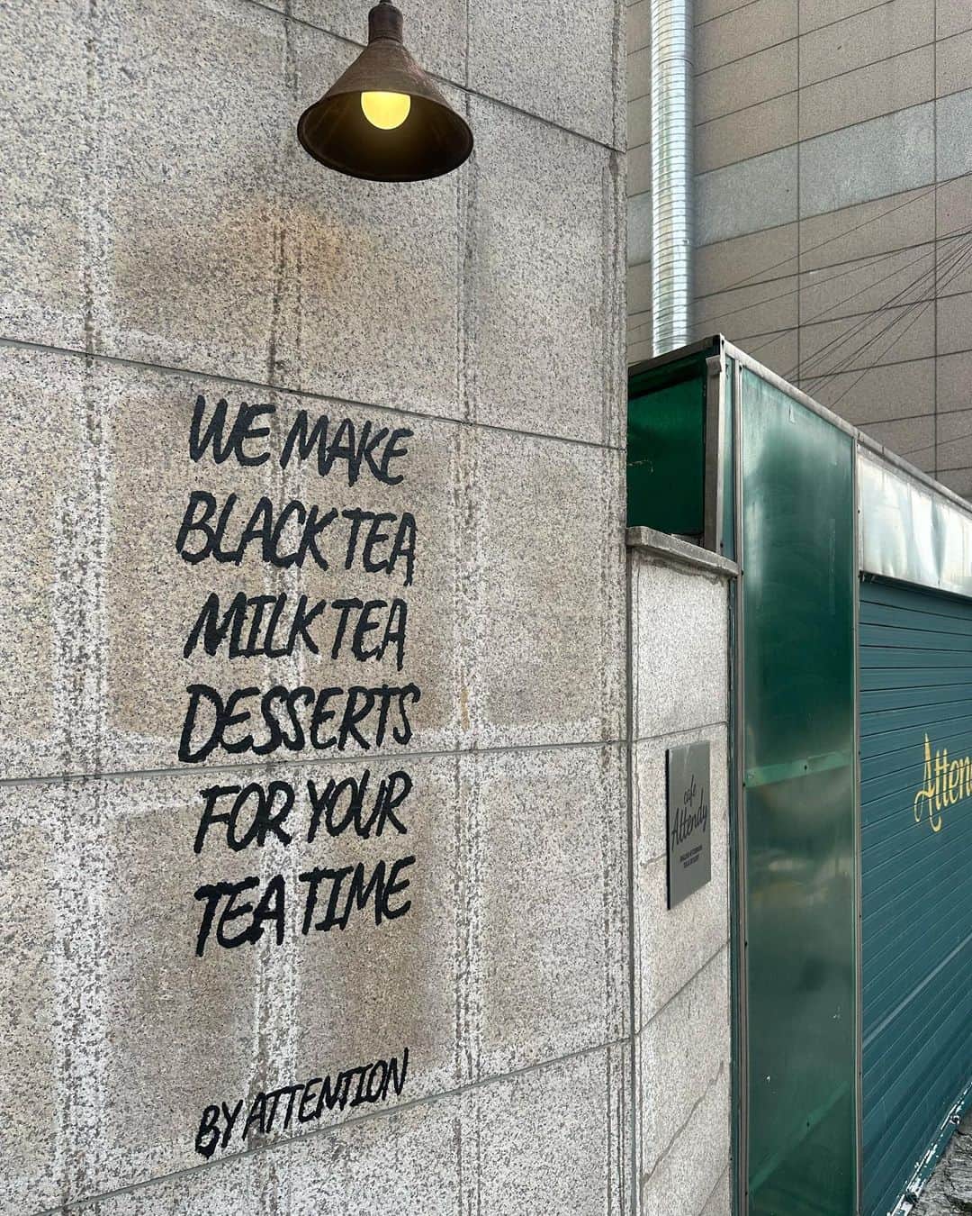 かなこのインスタグラム：「🩶🇰🇷☕️🍩」