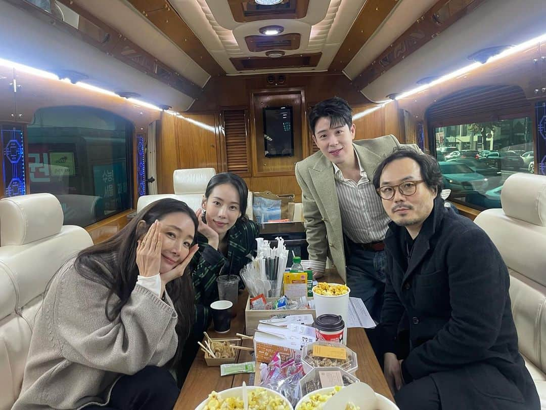 チェ・ジウさんのインスタグラム写真 - (チェ・ジウInstagram)「무대인사하면서~🥰 와주신 모든분들 감사합니다.  #뉴노멀 #정범식감독님#표지훈 #하다인#정동원」11月12日 23時14分 - choijivvoo