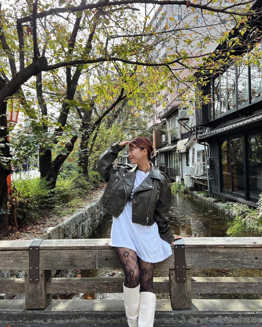 ヒロタナギサのインスタグラム：「_  京都の雰囲気 いつ行っても好き🍃🍂♡  この日夏レベルで暑かったけど もうあっという間に冬🥲 急に寒くなってびっくりしてる、、🥲」