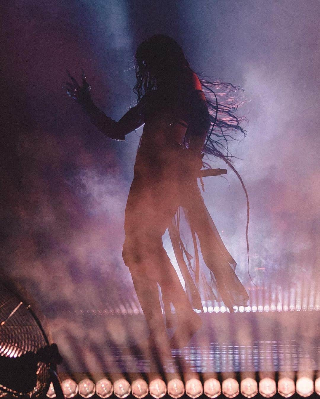 ロリーンのインスタグラム：「London, you brought me so much joy! Thank you all for an incredible night 🤍」
