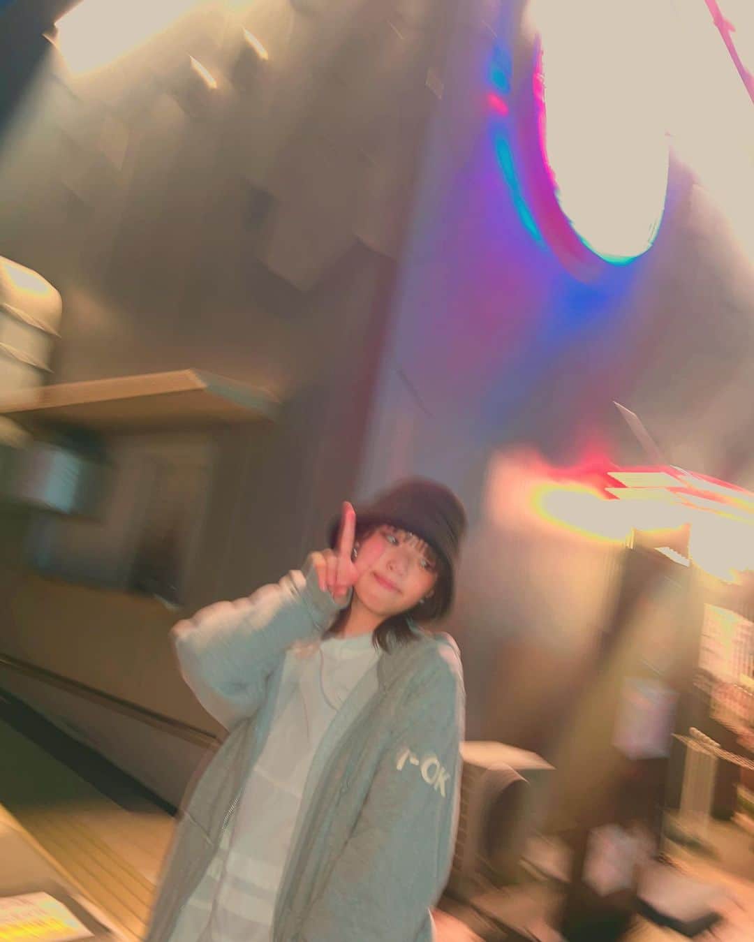 真田真帆さんのインスタグラム写真 - (真田真帆Instagram)「アイオケパーカー 愛用してます♡  #パーカー #バケハ #アイオケ」11月12日 23時25分 - sanadaaaaaa_maho