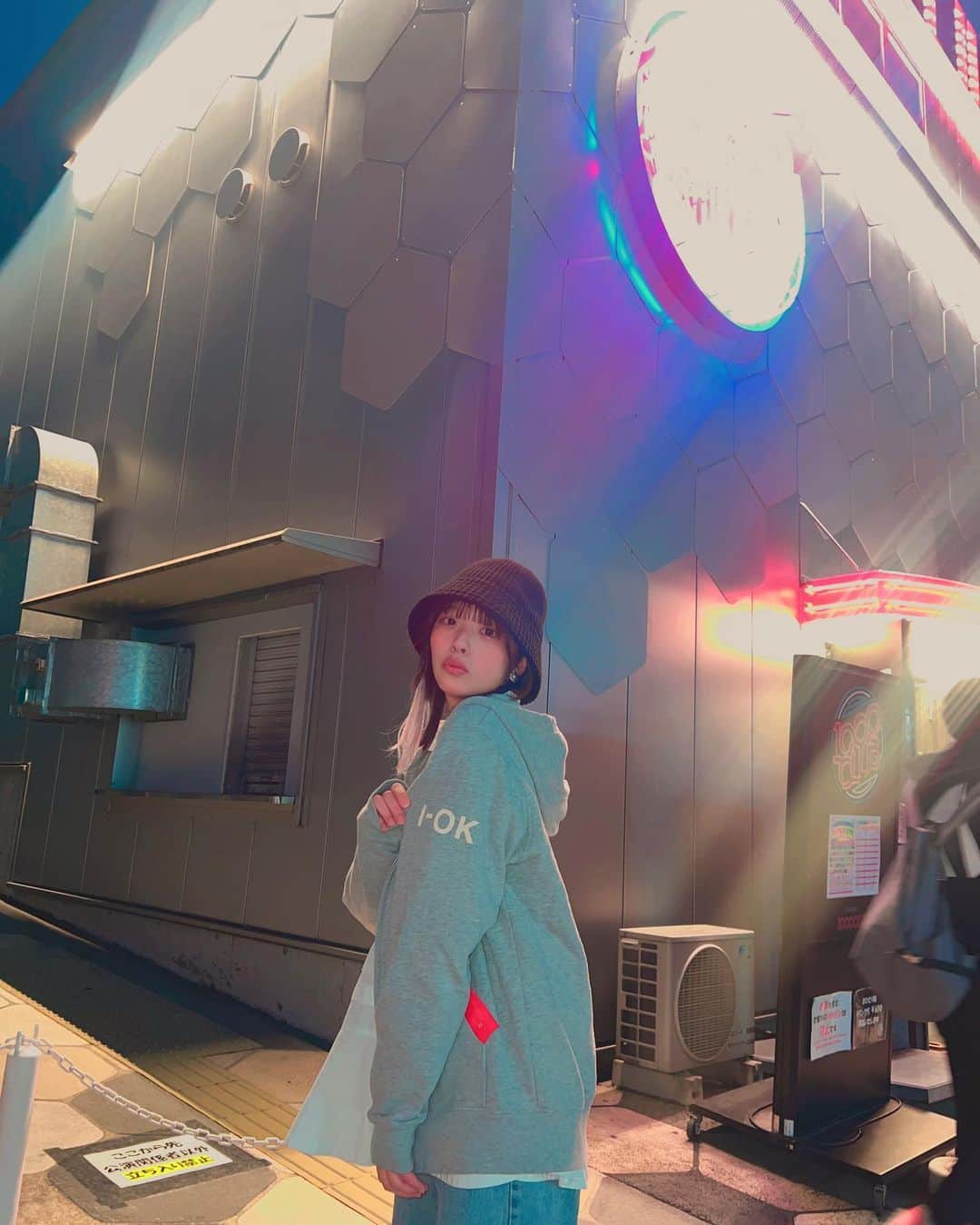 真田真帆さんのインスタグラム写真 - (真田真帆Instagram)「アイオケパーカー 愛用してます♡  #パーカー #バケハ #アイオケ」11月12日 23時25分 - sanadaaaaaa_maho