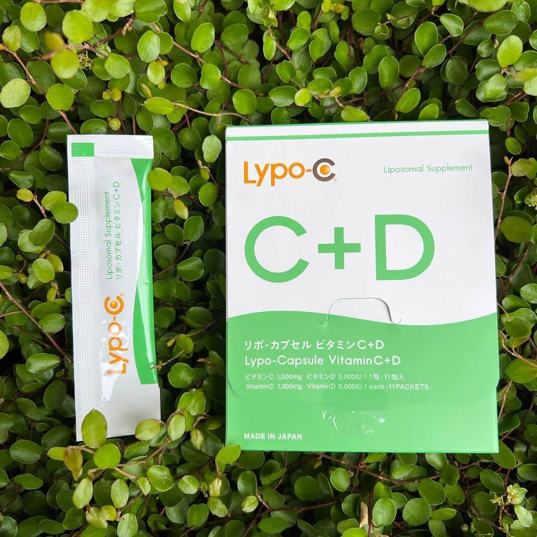 小林 ディスカスさんのインスタグラム写真 - (小林 ディスカスInstagram)「本日のサプリメント！💊  「Lypo-C Vitamin C+D」 リポ・カプセルビタミン C+D @lypo_c_official   高濃度ビタミンCサプリと言ったら、 もちろん「リポC」🍋  そのリポCから、 現代人に必須の2種類のビタミンを、 一度に効率よく届ける、 「Lypo-C Vitamin C+D」が登場！！  美容にも健康にも欠かせないビタミンCと、 健康維持の観点から近年注目の高まるビタミンD。  現代人に必須の2種類のビタミンを一度に効率よく補える、リポ・カプセルの新たなサプリメント！！💊  マジで風邪や喉の痛みには、 飲み込む時に、 ゆっくり喉に染み込む様に飲み込むと、 喉の炎症に効果ありっ！！ （⚠️僕の個人的な感想です。）  そして、 体力疲弊時には、 3包飲みがオススメです！！  早速、風邪が怖いので、 3包飲みしましたっ！ 👱🏽‍♂️🔥🔥🔥💪🏽  いきなりの冬、 しっかり自分メンテナンスしましょうねっ！！  Thanxxx!! @mihoarai0527  @lacarpe_jp   @marie.mm_lacarpe  #tokyo #japan #fashion #beauty #東京ライフ #美容 #メンズ美容 #美容男子 #美容おじさん #イケオヤジ #イケオジ #メンズビューティー #スキンケア #メンズコスメ #エイジレス #アンチエイジング #40代 #アラフォー #高濃度ビタミンC #リポcd #サプリメント」11月12日 23時25分 - discus_kobayashi