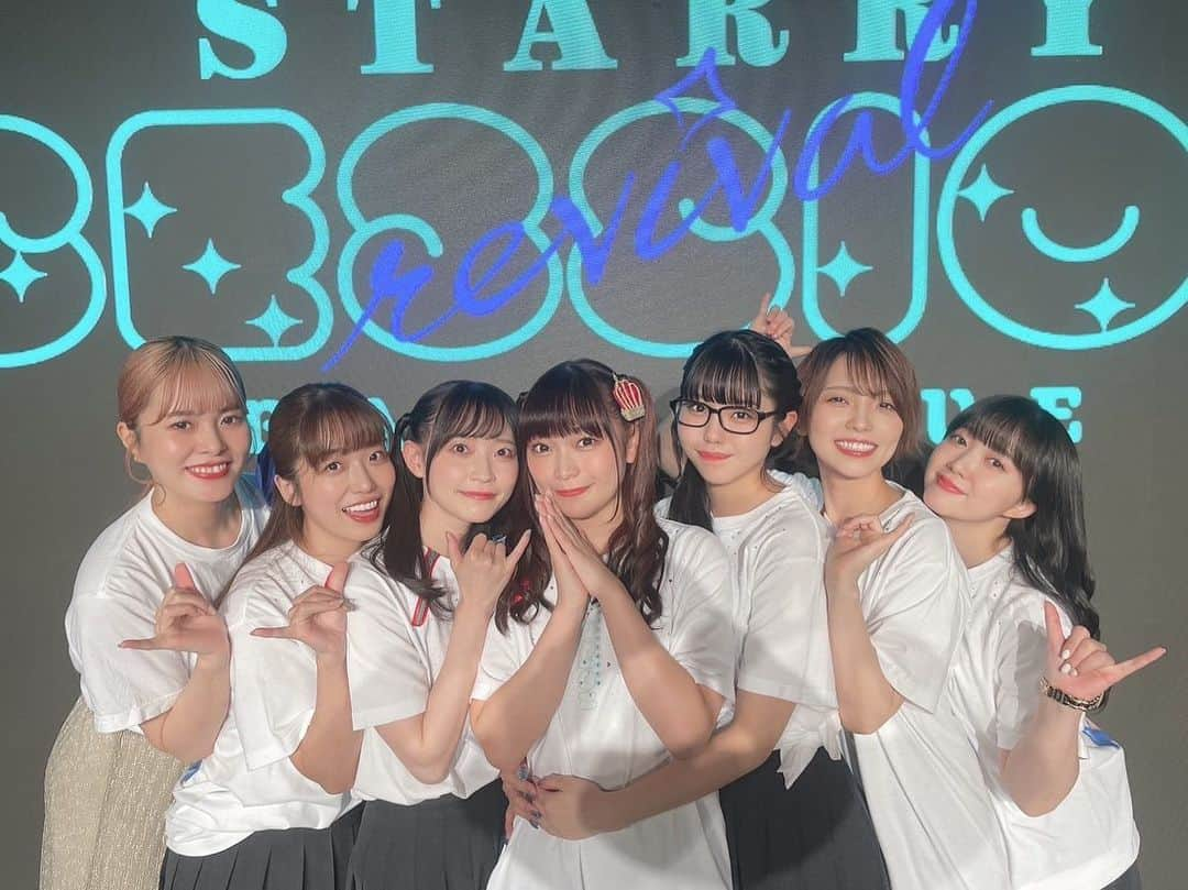 佐藤日向さんのインスタグラム写真 - (佐藤日向Instagram)「. 「少女☆歌劇 レヴュースタァライト」 バンドライブ "Starry Session” revival @幕張メッセ 2daysありがとうございました！ 1年の間に2回も幕張でライブをさせてもらえて 生の音楽に触れながらのパフォーマンスは なかなか出来ない経験で毎度気合も入るし この景色を目に焼き付けたい と心の底から思いながら舞台に立っています。 9人で居られる時間が 少なくなってきているのに、 それでもみんなといる時間って濃すぎて 会うたびに修学旅行の後の 友達同士の距離感みたいな ちょっと特別な空気になる時間が大好き。 まだまだ甘えたい年下ですが いつまでもみんなといられるよう頑張ります！ #スタァライト」11月12日 23時35分 - sato._.hinata