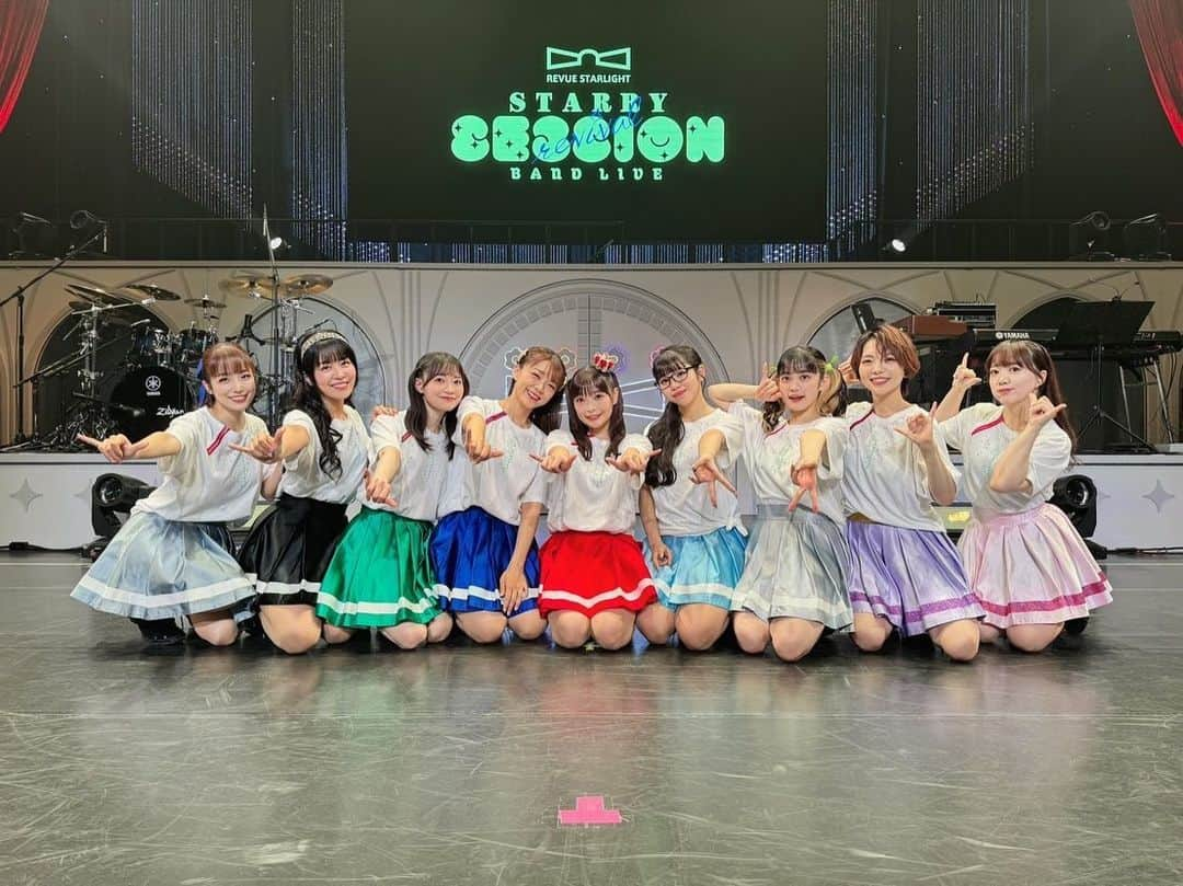 佐藤日向のインスタグラム：「. 「少女☆歌劇 レヴュースタァライト」 バンドライブ "Starry Session” revival @幕張メッセ 2daysありがとうございました！ 1年の間に2回も幕張でライブをさせてもらえて 生の音楽に触れながらのパフォーマンスは なかなか出来ない経験で毎度気合も入るし この景色を目に焼き付けたい と心の底から思いながら舞台に立っています。 9人で居られる時間が 少なくなってきているのに、 それでもみんなといる時間って濃すぎて 会うたびに修学旅行の後の 友達同士の距離感みたいな ちょっと特別な空気になる時間が大好き。 まだまだ甘えたい年下ですが いつまでもみんなといられるよう頑張ります！ #スタァライト」