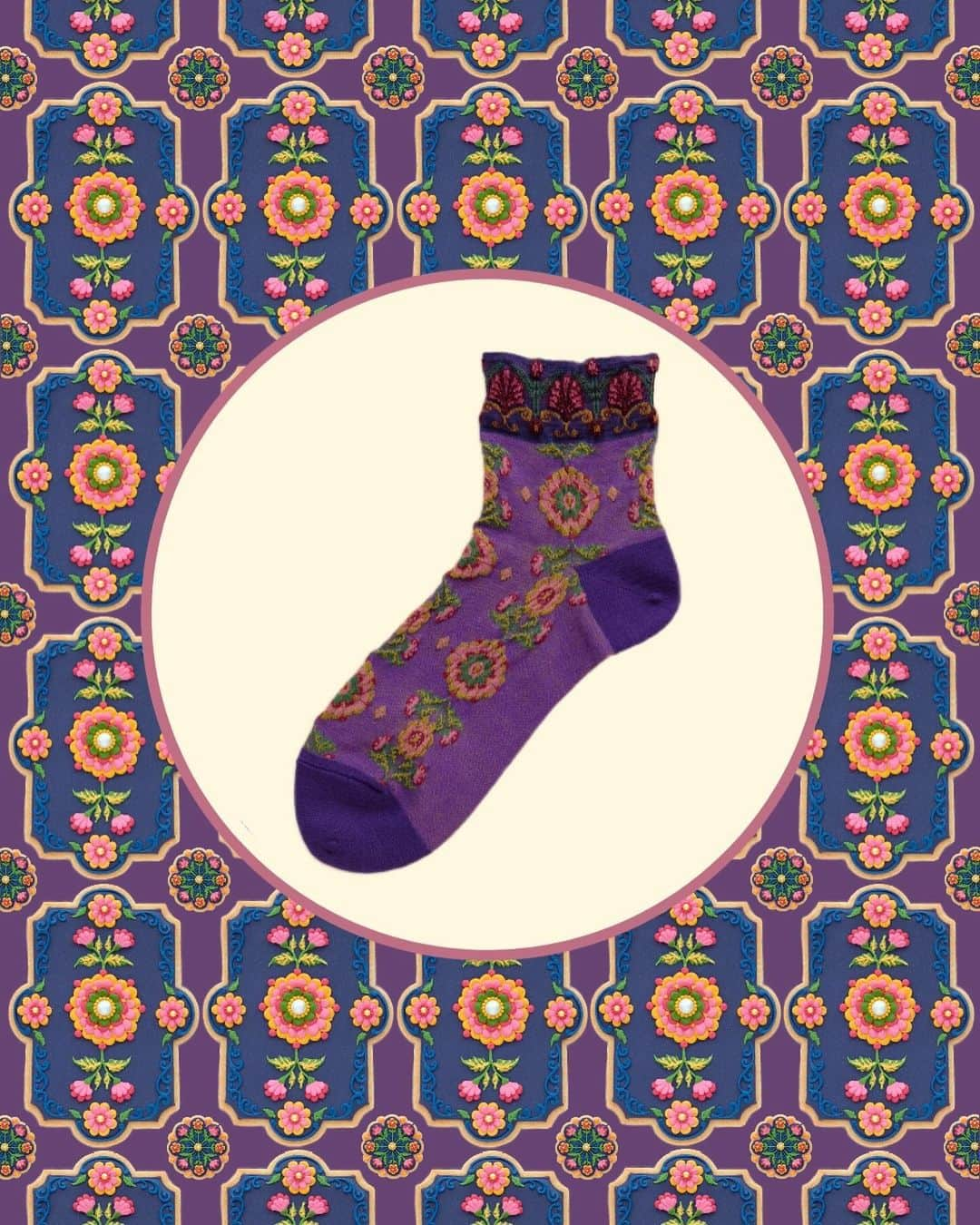 KUNIKAのインスタグラム：「🔮🌿🔮🌿🔮 Tabio × KUNIKA Collaboration socks vol.2  毛混アンティーククロスフロートソックス/パープル  11月13日より全国の対象店舗・オンラインショップにて発売開始です🍷　  #tabio #タビオ #KUNIKA #kunikawithtabio #socks」