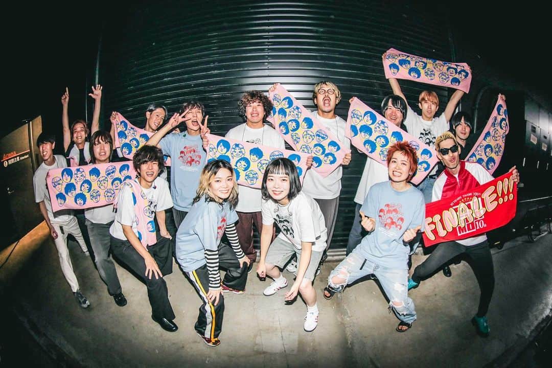 go!go!vanillasさんのインスタグラム写真 - (go!go!vanillasInstagram)「2023.11.12 ぴあアリーナMM  SHISHAMO 10th Anniversary Final Live「FINALE!!! -10YEARS THANK YOU-」後夜祭 ～あつまれ同騒会!!!～  w: KANA-BOON / キュウソネコカミ / SHISHAMO  僕らの青春！ 列伝同期4バンドが再集結！  最高に素敵なお祭りでした！ SHISHAMO 10周年おめでとうございます！！  photo by ①渡邉一生 @nabespg  ②③④ renzo masuda @renzo1101」11月12日 23時44分 - go_go_vanillas_official