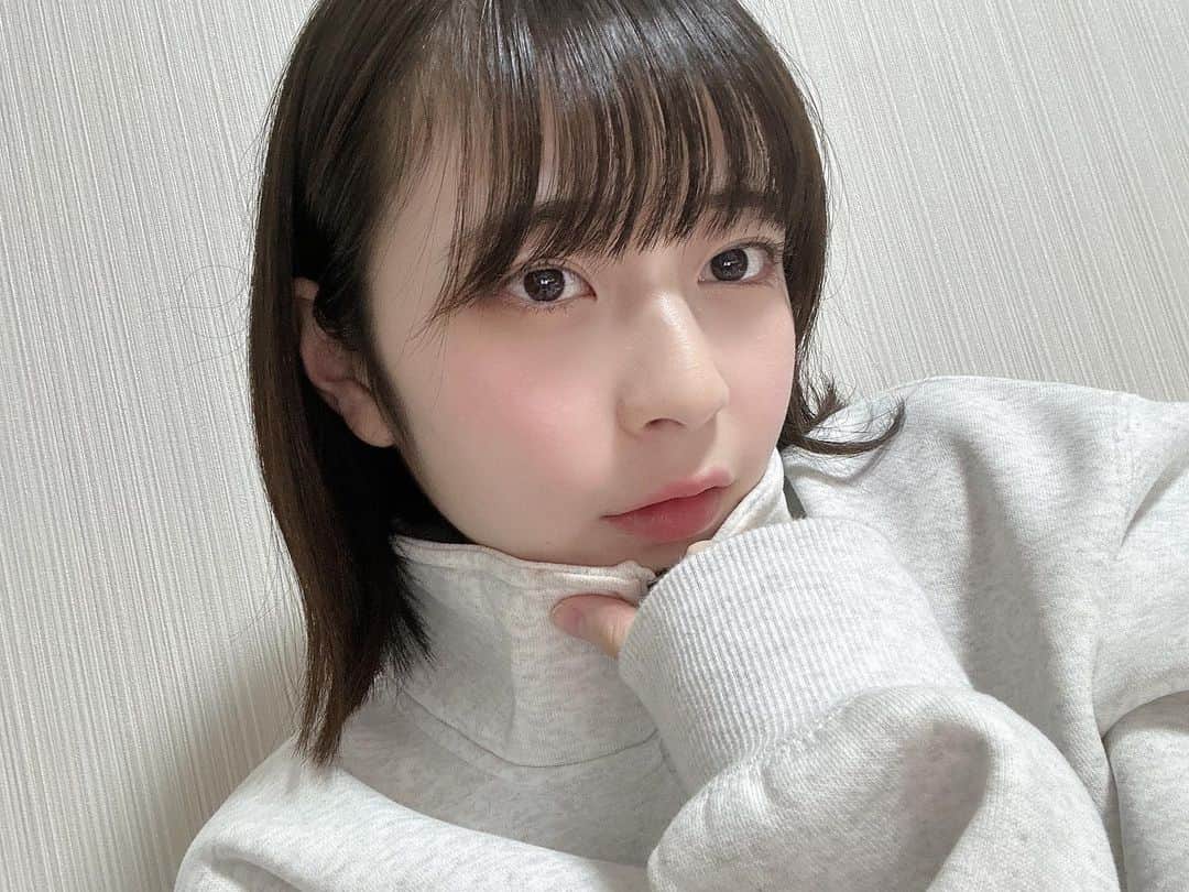 比嘉ゆめののインスタグラム：「こんばんは〜ゆめのだよ〜  これは自撮りゆめちゃん！ 首まで布ないと寒い〜〜❄️  寒いの苦手だけど冬が一番好き！  みんなはなんの四季が好きですかー！  あといまからカップラーメンたべる！ 昨日今日とがんばったので良し！🌟  みんな風邪ひかないでねー！」