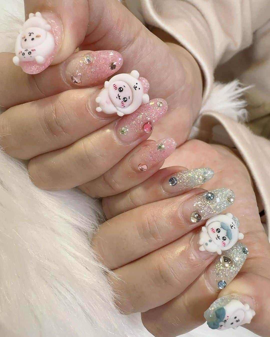 香織のインスタグラム：「くまを被ったちいかわたちとちいかわたちを被ったくま  #nail#ちいかわネイル#スカルプ#ちいかわ#ナガノ#ナガノくま#推しネイル#量産型ネイル#地雷ネイル#ハチワレ#大阪ネイルサロン#岸和田ネイルサロン#吉伊卡哇」