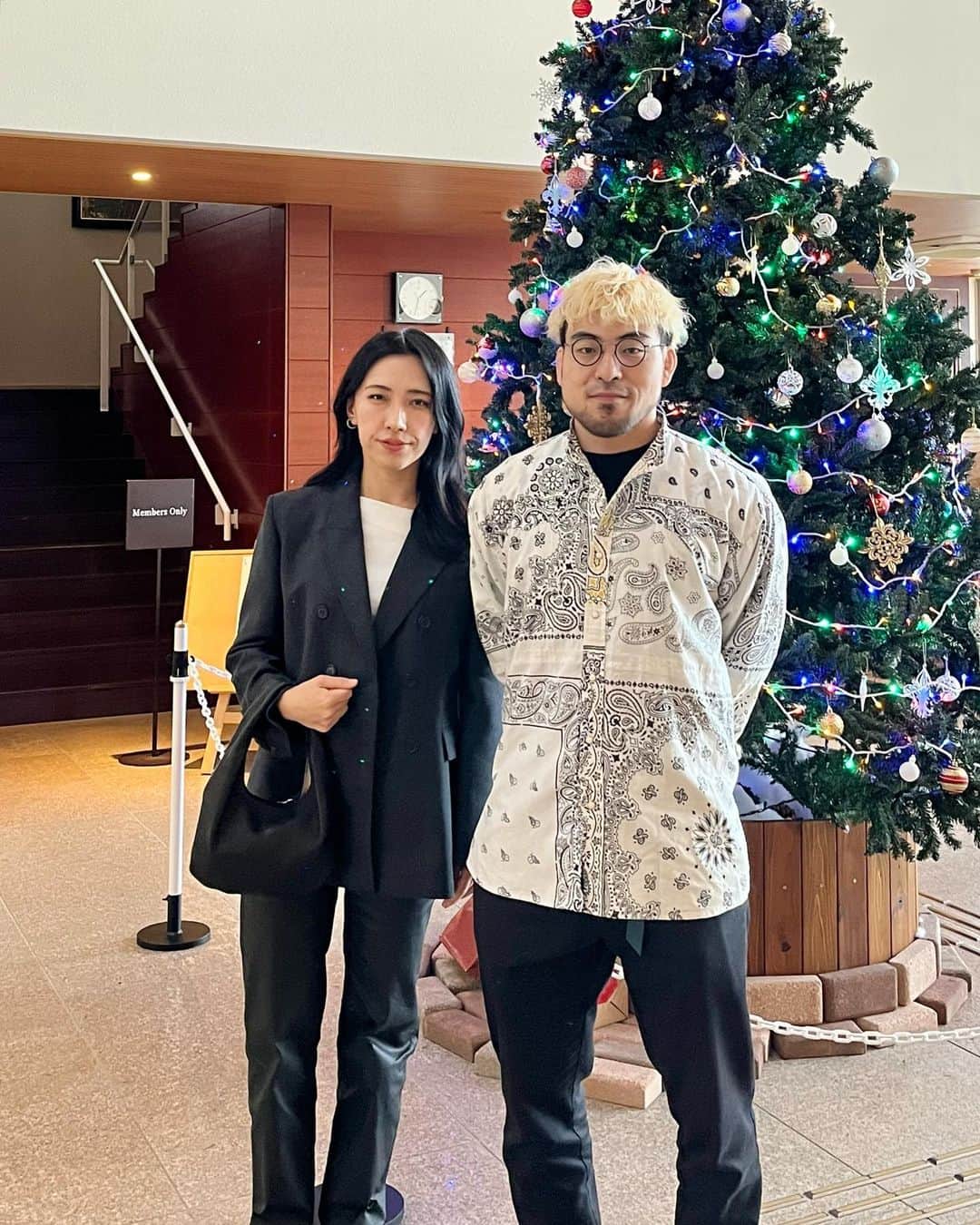 RIKAPEPEのインスタグラム：「女将です。 今年は2日に渡ってお祝いしていただきました🎂😆  毎日淡々とした日常で そんな日常も大好きですが  たまにはお洒落して 美味しいものを食べに出掛けて とっても楽しかったです☺️🥂  パワー充電して また明日から道場頑張ります🥋  感謝。  #大将の足元はスリッパです😂🎄 #ケーキろうそく事件🎂🔥😂 #次は虎太郎くんも🐯✌️ #マレロッソ  #マレロッソ芦屋  #marrosso」