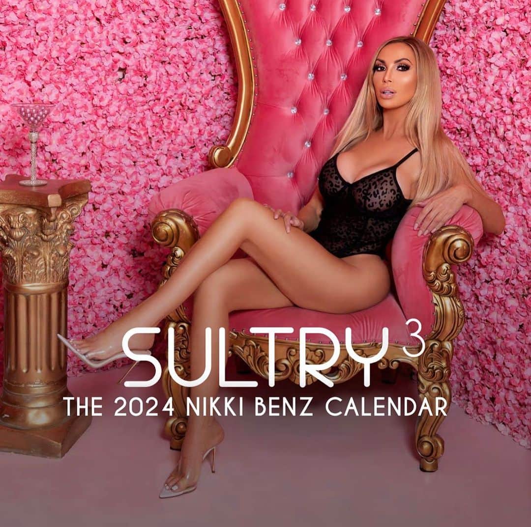 ニッキー・ベンツさんのインスタグラム写真 - (ニッキー・ベンツInstagram)「My 2024 calendar is now available at SultryCalendar.com」11月13日 0時27分 - nikkibenz