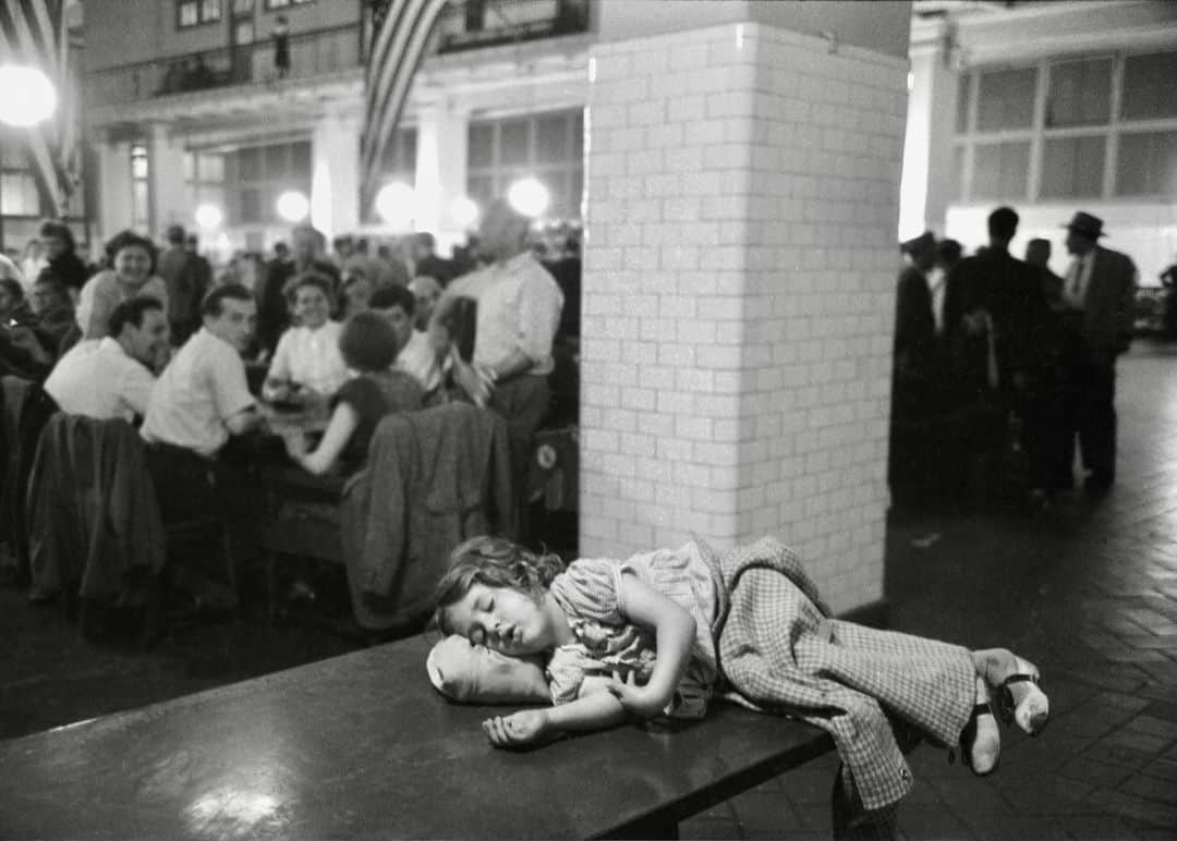 lifeさんのインスタグラム写真 - (lifeInstagram)「On this day in History - November 12, 1954, Ellis Island closed.   The gateway to America shut its doors sixty-nine years ago today after processing more than 12 million immigrants into the United States since its opening in 1892.   Click the link in our bio to see rare photos from Ellis Island from the LIFE Archive.   (📷 Hansel Meith, Alfred Eisenstaedt/LIFE Picture Collection)  #LIFEMagazine #LIFEArchive #LIFEPictureCollection #EllisIsland #NewYork #NYC #HanselMeith #AlfredEisenstaedt #1950s #OnThisDay #USHistory」11月13日 1時05分 - life