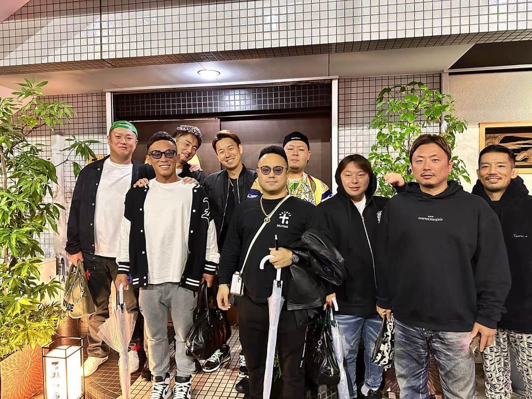 関谷勇次郎のインスタグラム：「40歳節目の誕生日は毎年恒例の 仲間達と先輩達にお祝いして頂きました❕ 毎年感謝です押忍  まだまだ未熟者ですが40代しっかりと漢を磨きます！  #男って最高じゃねーか #名古屋 #広島 #静岡」