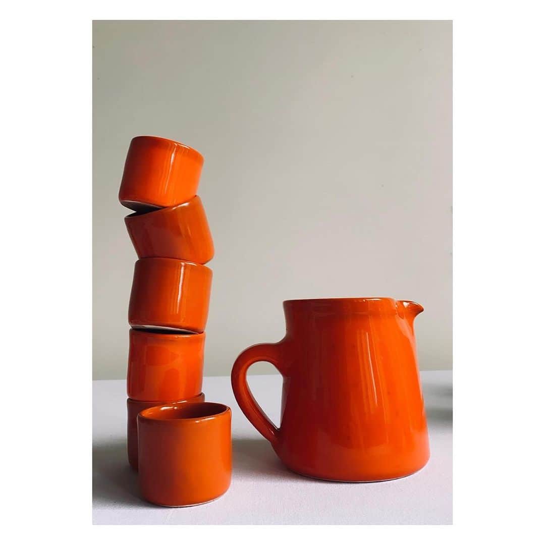 リカのインスタグラム：「Rika Studios 🧡Sifnos 🇬🇷  Our favorites ceramics in house  Handcrafted project on the island made with family -friends   A beautiful gift to somebody special !  Check out online ✔️    #favoritegift #ceramicinhouse #rikastudios ❤️」