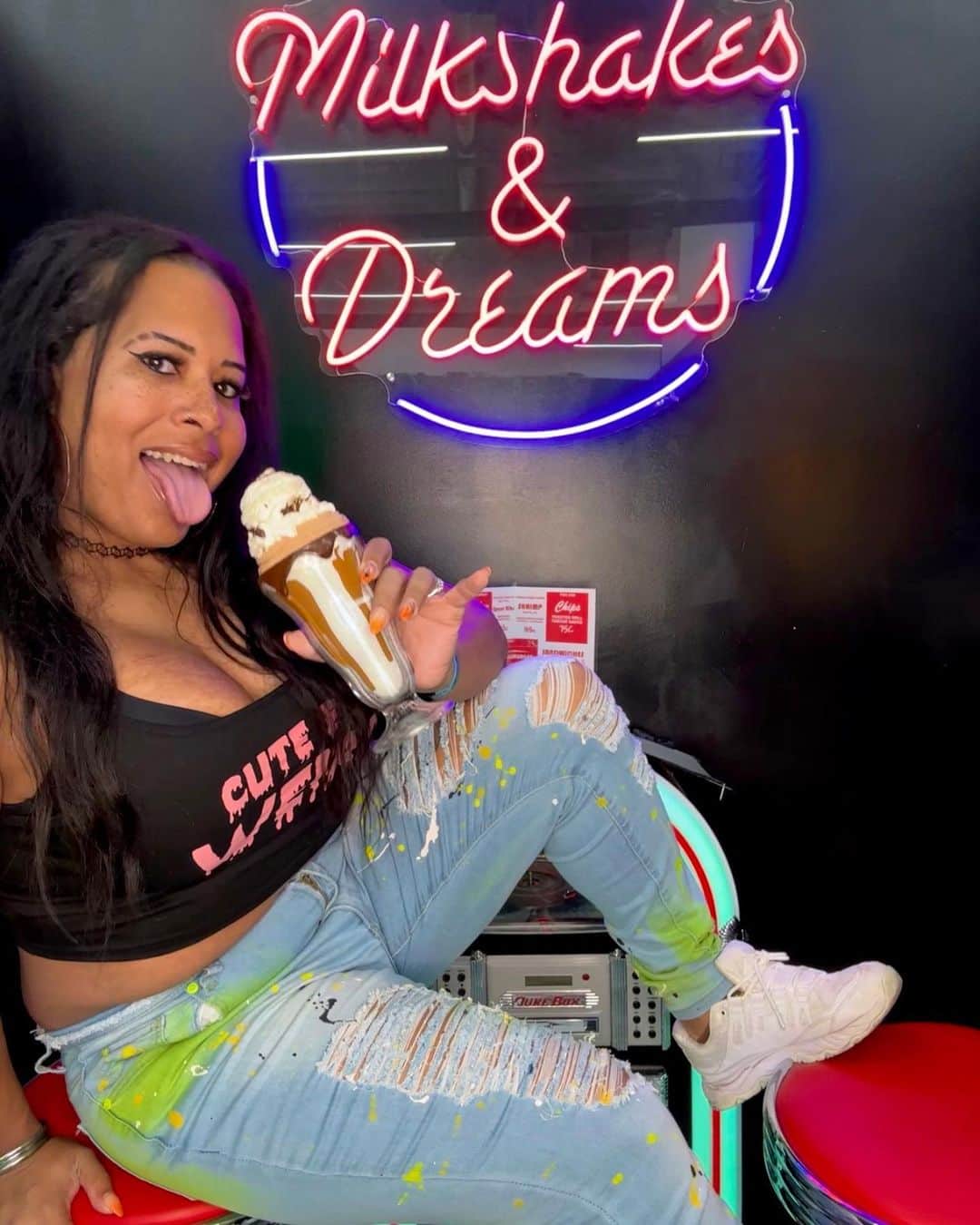 ナイラ・ローズのインスタグラム：「👅🍨  LIIIIIIICKLICKLICKLICKLICK!」