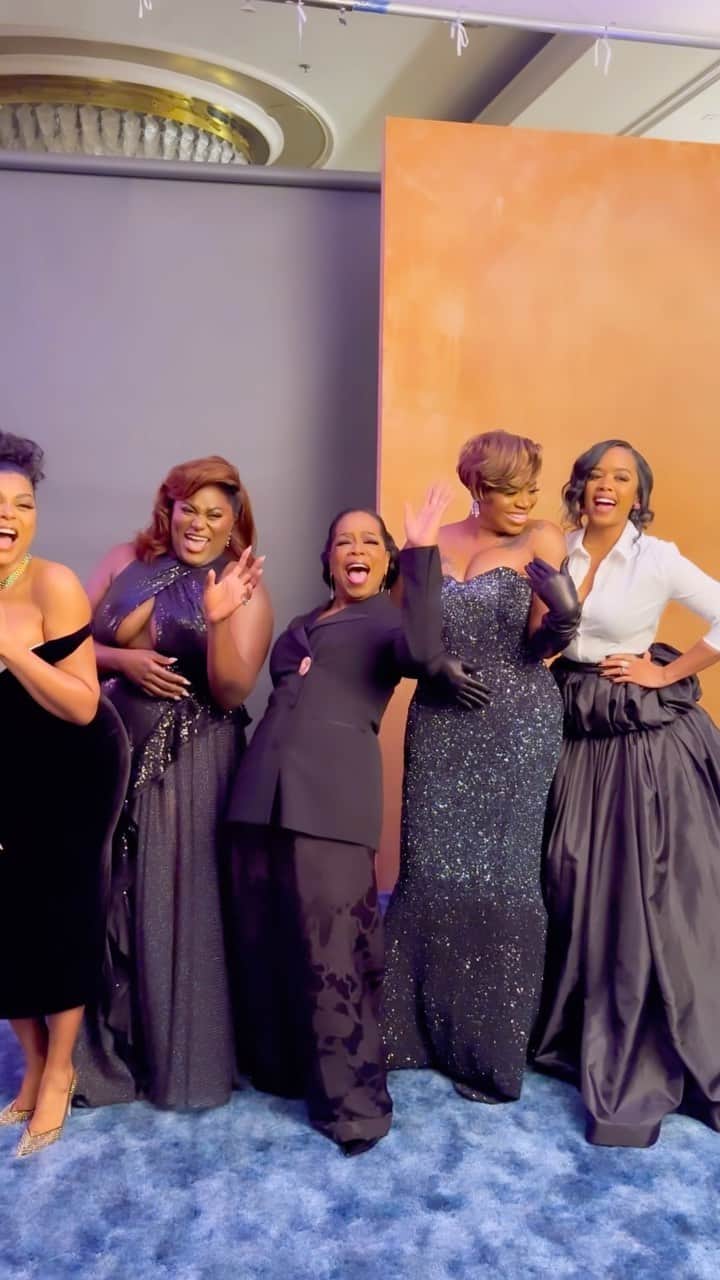 オプラ・ウィンフリーのインスタグラム：「It’s going to be a purple season with my purple girls @tarajiphenson @daniebb3 @tasiasword @hermusicofficial 💜💜💜@thecolorpurple is in theaters Christmas Day!」