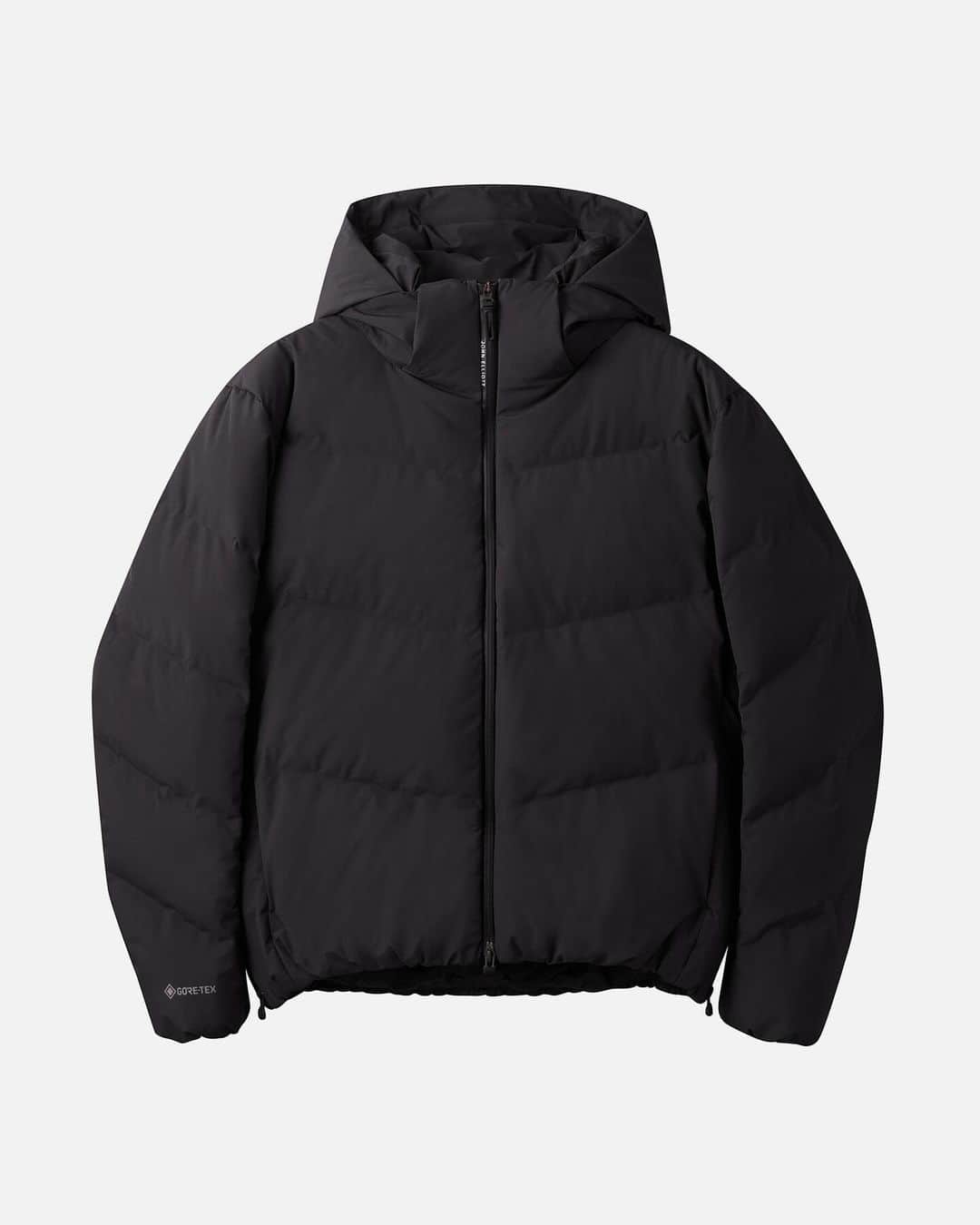ジョン エリオットのインスタグラム：「NOW LIVE. JE + DESCENTE ALLTERRAIN. LINK IN STORIES.  @descente_allterrain」