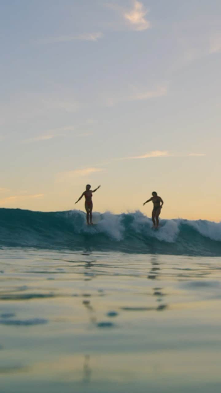 ケリア・モニーツのインスタグラム：「Party wave season in full effect ✨」