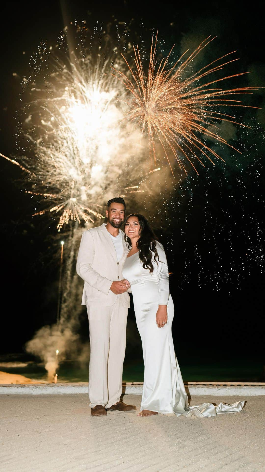 トニー・フィナウのインスタグラム：「this day! a dream! 🤍✨😭 #vowrenewal . . . 🎥 : @mc_weddings  Planning : @karlacasillasandco  florals & decor : @maineventcabo  ceremony venue : @montageloscabos  reception : @lasventanasalparaiso」