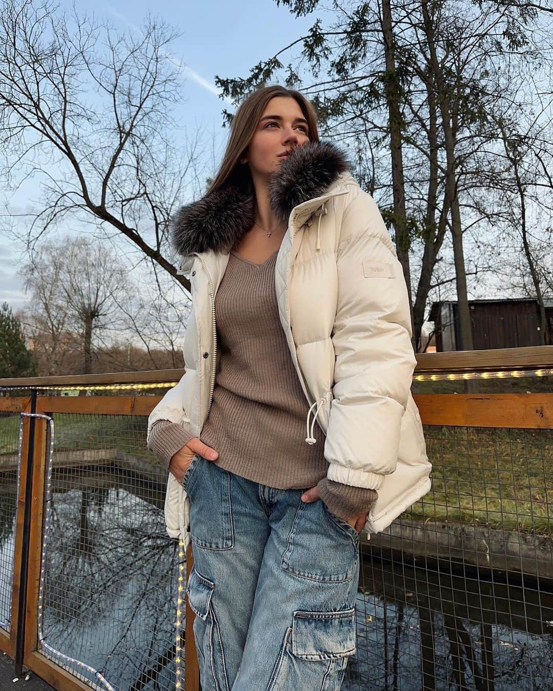 アレクサンドラ・ソルダトワのインスタグラム：「Понравились мне эти фото☺️ Оставлю тут💞 . . p.s. На первом фото такой взгляд мечтательный🥰✨ так хочется, чтобы все задуманное сбылось!」