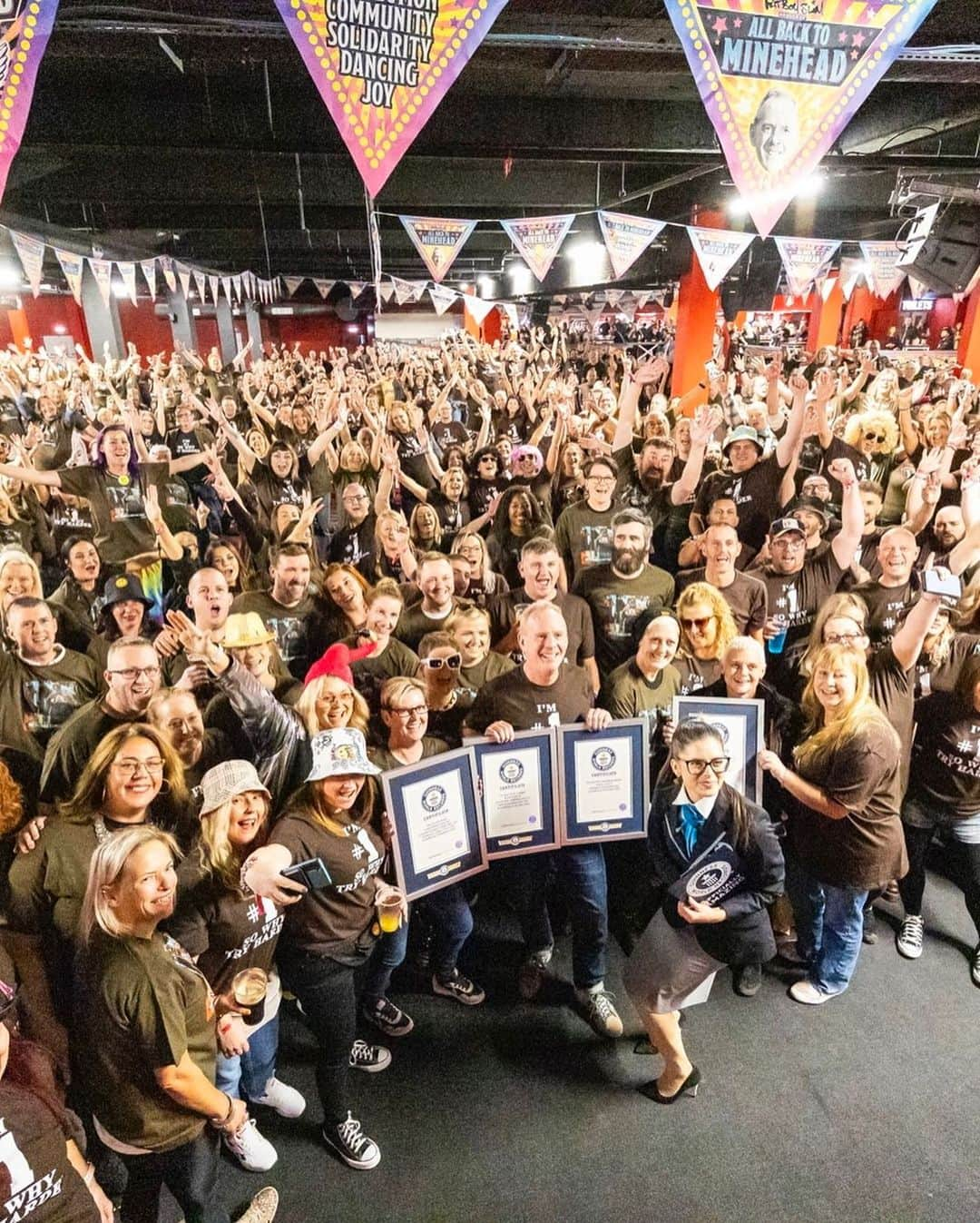 FatboySlimさんのインスタグラム写真 - (FatboySlimInstagram)「Just the best night of the year, Saturday at @allbacktominehead!   Special mention to all the amazing fancy dressers, the Guinness World Record crew and all our amazing guest DJs…  Sunday is in full flow already…let the raving commence!  📷 @danreidphoto & @ashyoud」11月13日 1時26分 - officialfatboyslim